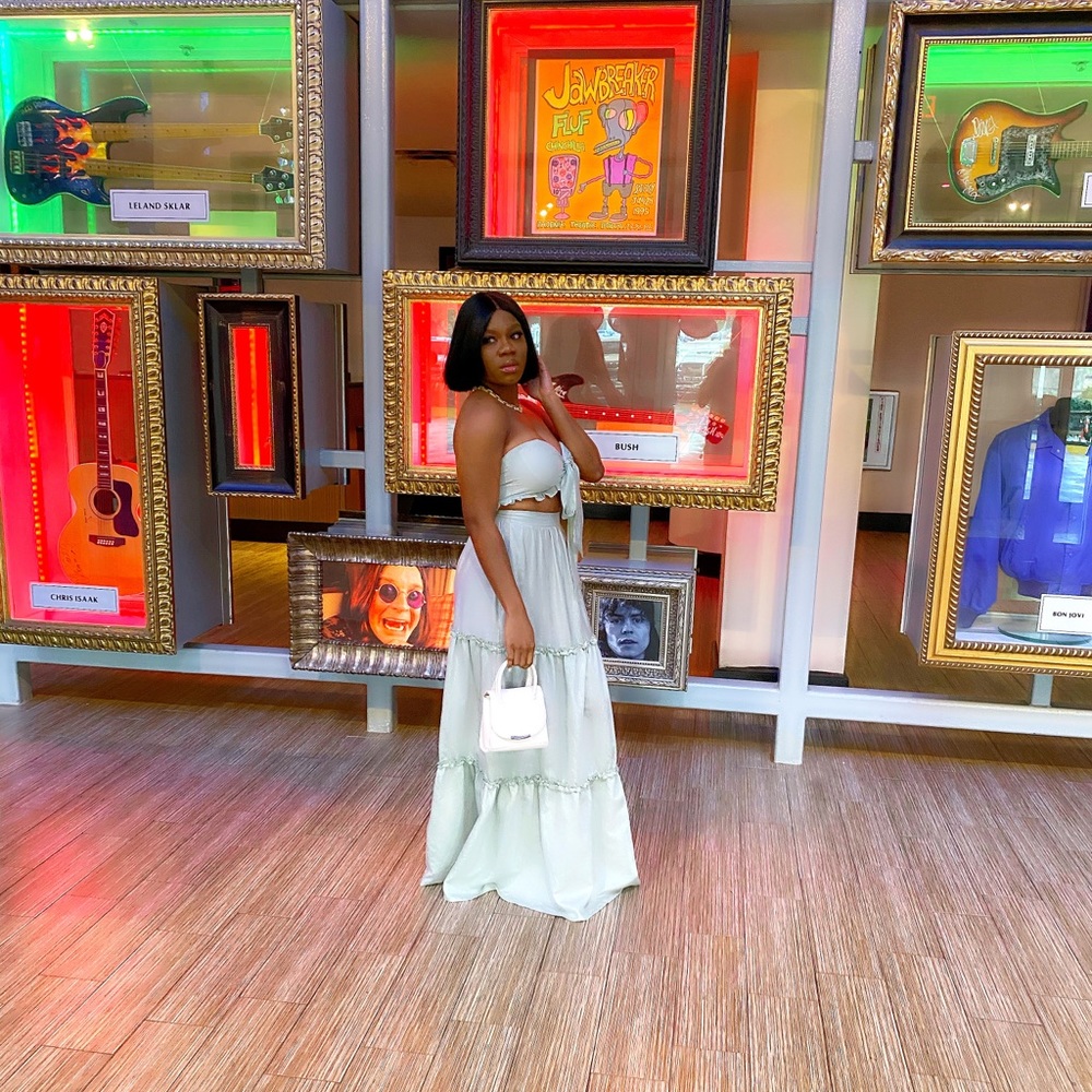 Two piece set - Picture 2 of 2
